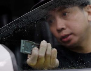 Removing car window tint in Frankton